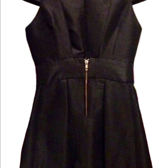 BLACK BACKLESS WONDER DRESS! - Picture 7 of 8